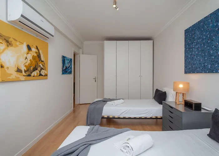 Beguest Charm * Cascais