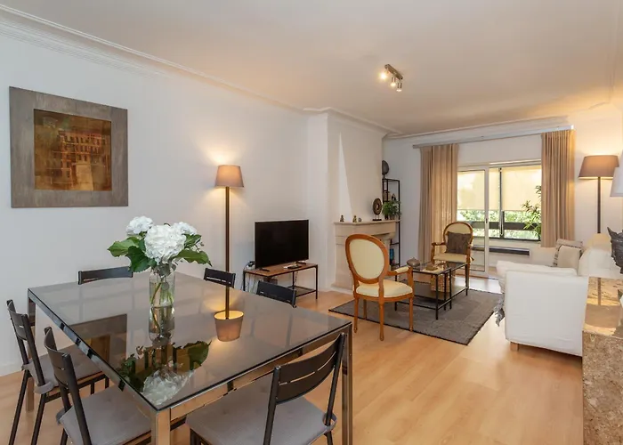 Beguest Charm * Cascais